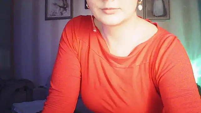 دردشة MoodieMira الجنسية المباشرة