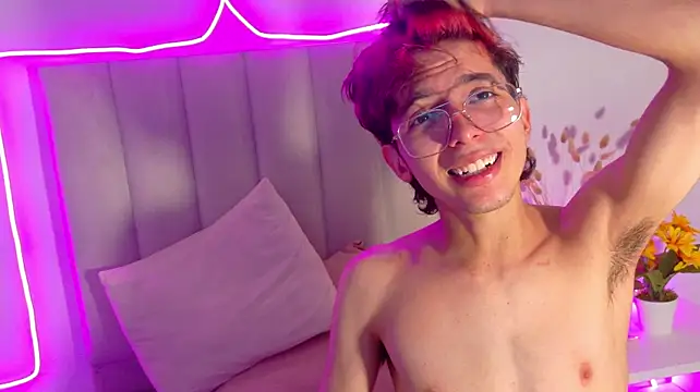 Twink_Sebas7 Show in webcam