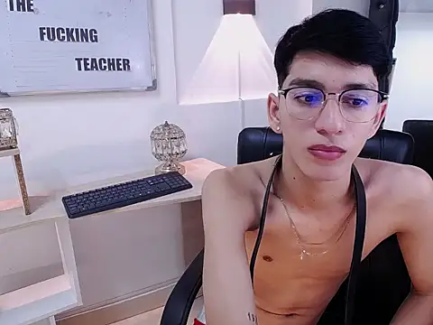 Nicolas_Rosenthal Adlı Modelin Canlı XXX Sohbeti