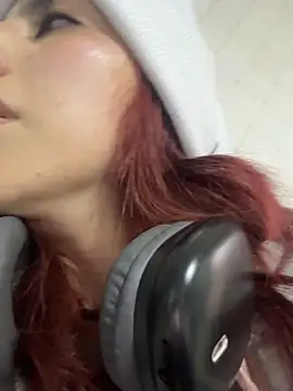 Chat +18 de Elodiee_Roussee ao vivo
