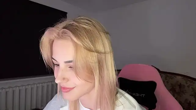 neweva_'s Live XXX Chat