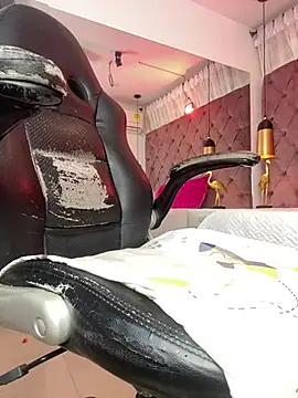 Czat XXX na żywo – Auri__