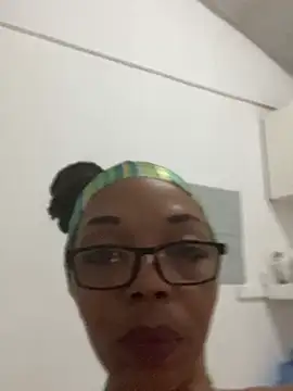 Ladyzee25 Chat XXX live
