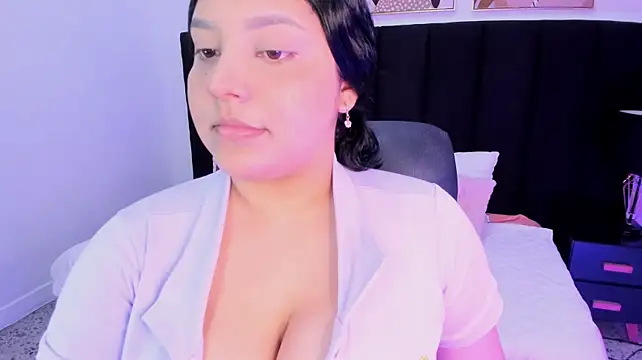 dullce77 Adlı Modelin Canlı XXX Sohbeti
