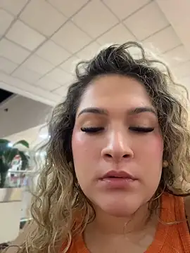 Sara_smiiith211's Live Chat Room