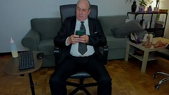 צ'אט XXX בשידור חי של masterboy50