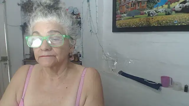 FunnyGrandma Chat XXX live