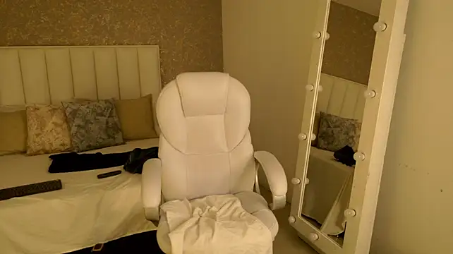 Онлайн чат XXX JordanMiller_