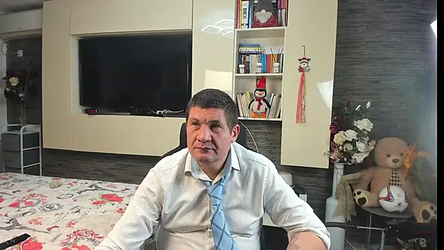 SpartacusDaddy48 即時 XXX 聊天