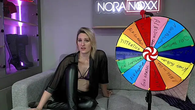 צ'אט XXX בשידור חי של NoraNoxx