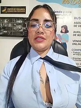Chat +18 de MAYE__13 ao vivo