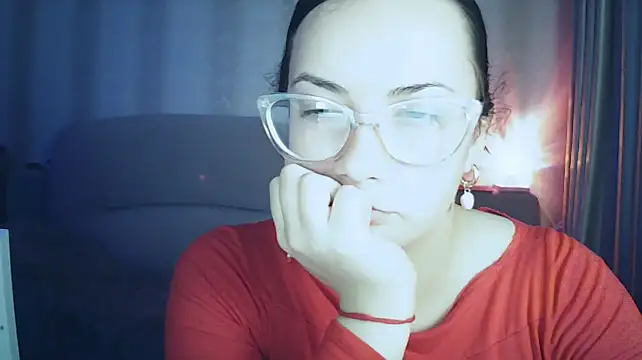 دردشة MoodieMira الجنسية المباشرة