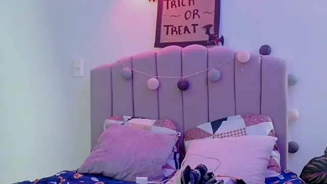 Victoria-Moon Chat XXX live