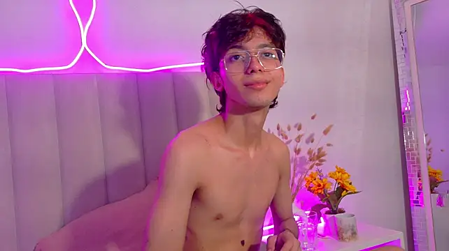 Twink_Sebas7 XXX чат на живо