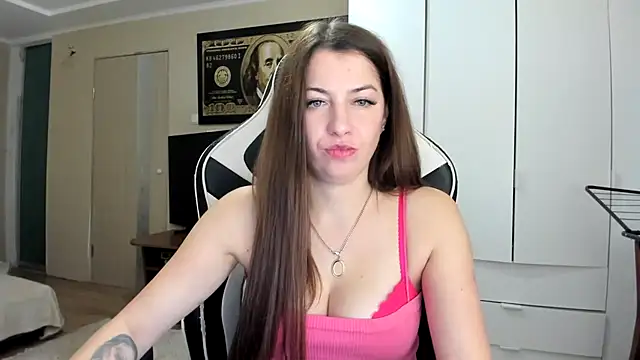 XXX chat uživo modela EmiLovsi