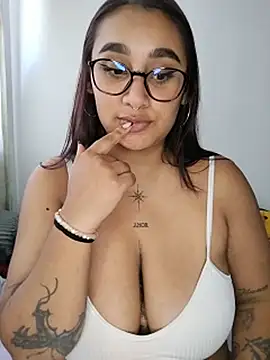 Mia_skyy18 Chat XXX live