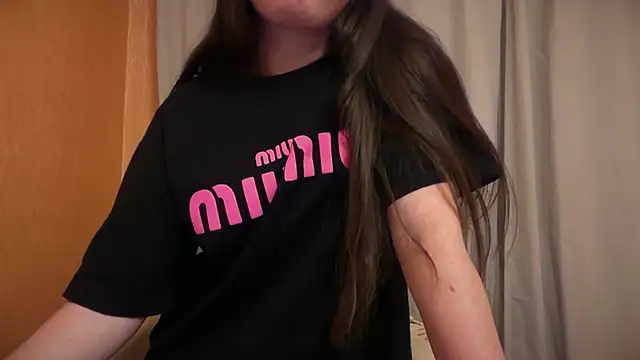 Mila_Mood Adlı Modelin Canlı XXX Sohbeti