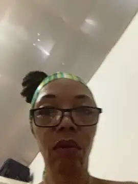 Ladyzee25 Chat XXX live