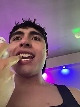 Tommy_Claks Live XXX-chat