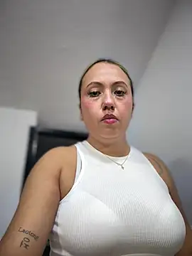 Chatroom XXX en direct de VIOLETA-25_