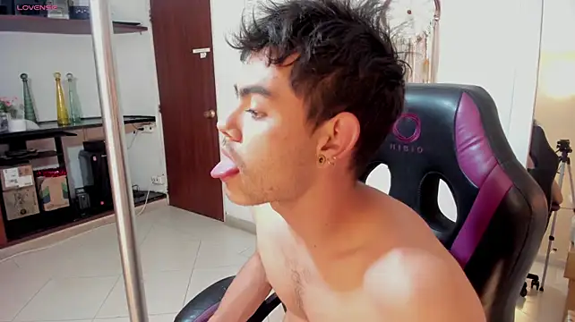 Lycan____ Live XXX Chat