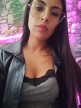 Astrid-- Adlı Modelin Canlı XXX Sohbeti