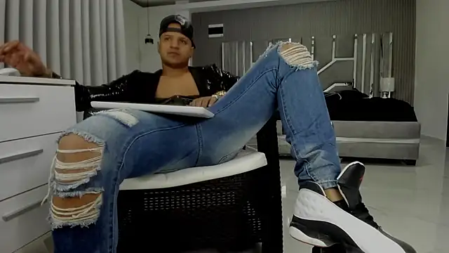 Chat +18 de master_leather ao vivo