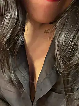 KARISHMA-STRIP Chat XXX in diretta