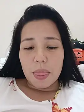 ZairaElara Chat XXX in diretta