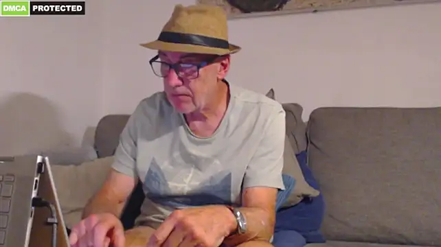 bluedae1 – Naživo XXX chat