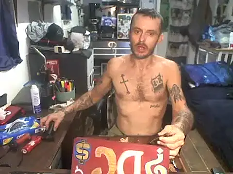 CloudDadddyyy Chat XXX in diretta