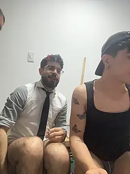 Chatroom XXX en direct de DomBoy_