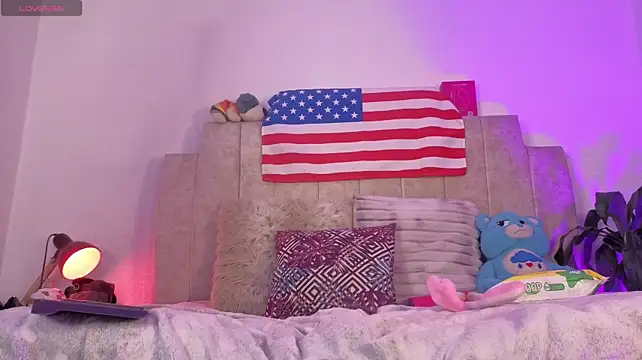 Živý XXX chat Emilly-hall