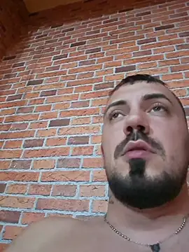 XXX chat uživo modela DoubleTroubleY