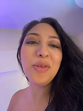 Victoria_salem Adlı Modelin Canlı XXX Sohbeti
