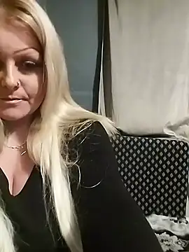 Szenyoritaan Live XXX chat