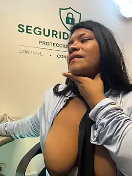 Chat +18 de Emilly__Bown_ ao vivo