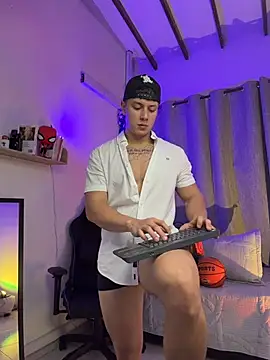 XXX chat uživo modela ASHTON_HILS