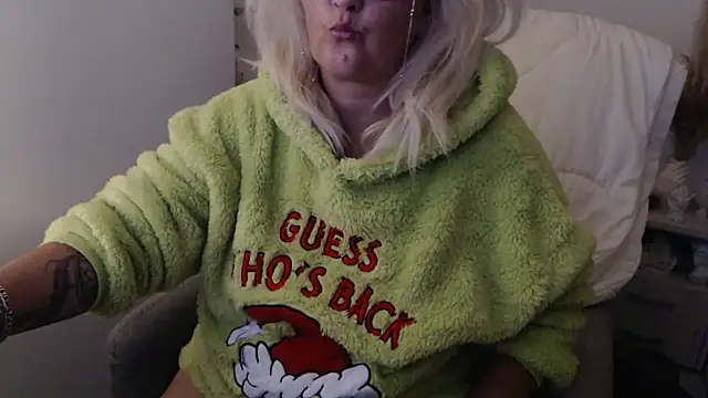 Divineblondn Live XXX chat