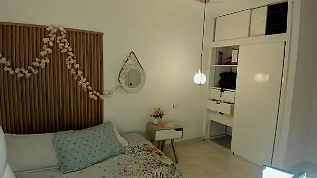 hana_sakuraA Adlı Modelin Canlı XXX Sohbeti