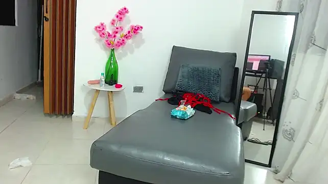 big--boss Adlı Modelin Canlı XXX Sohbeti