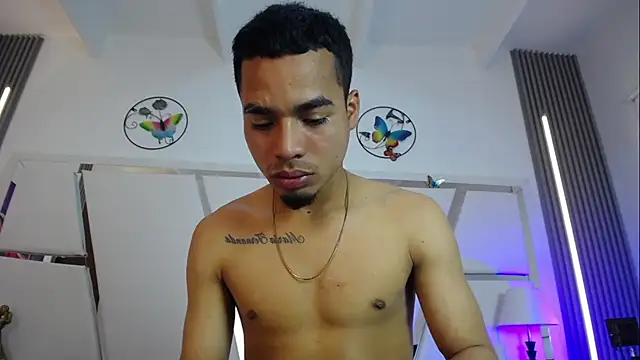 Amber_and_Tyler_: διαδικτυακό σόου στην κάμερα