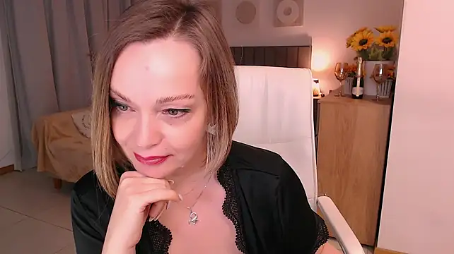 Tilly_Eliot Chat XXX live