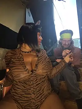 AmazonianMistress XXX чат на живо