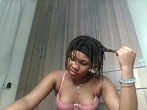 Juicyy_afriq Chat XXX live