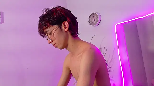 Twink_Sebas7 XXX чат на живо