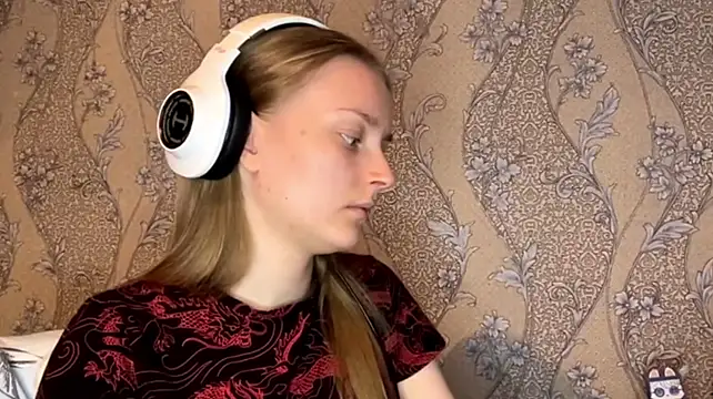 EmyMiu: онлайн-секс-чат