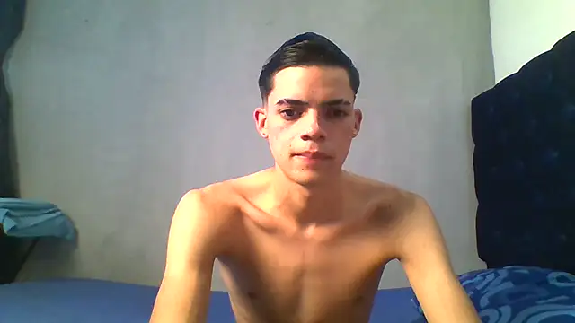 Latinos_2001 – Naživo XXX chat