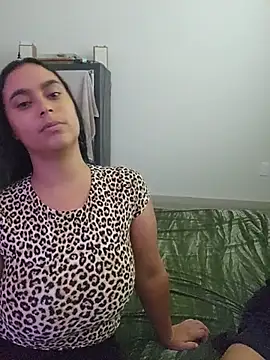 cinnaminnie's Live XXX Chat