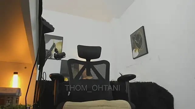 Thom_OhtaniのライブXXXチャット